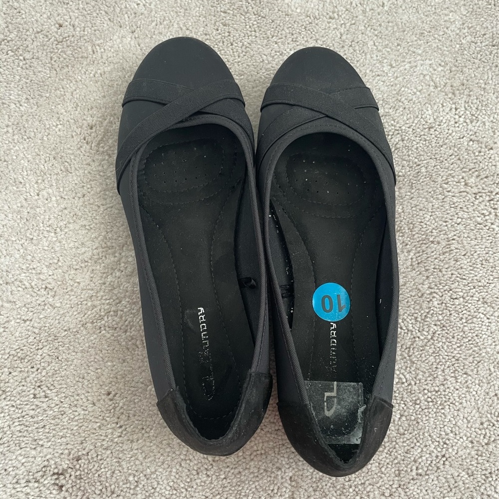 CL Laundry Black flat shoes- great condition!